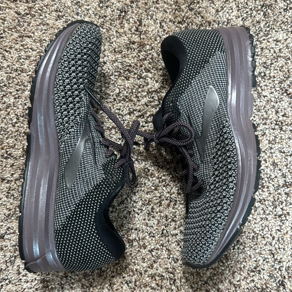 Women’s Black and Purple Brooks Revel 2 Sneakers—Size 8.5